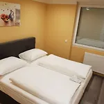 Apartment Mozarts
